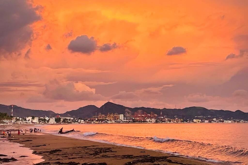 Espectacular Apto A Pie De Playa Con Vista Al Mar Manzanillo Luaran gambar